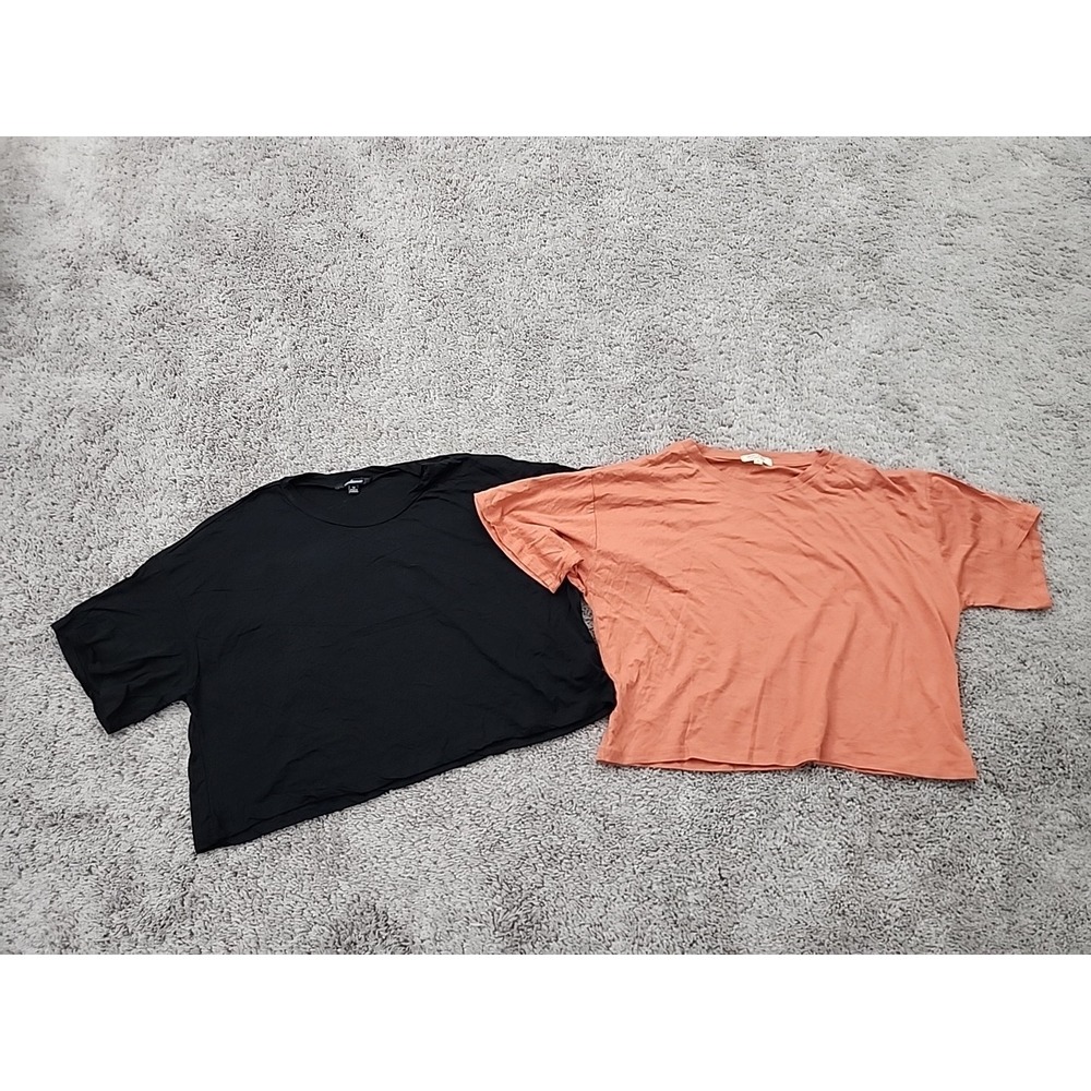 Lot of 2 Crop T Shirt Womens M Ambiance Black Heart&Hips Rust Short Sleeve